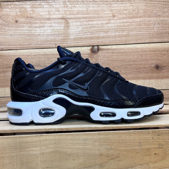 Nike Shoes - Nike Air Max Plus SE, Womens 8.5, Black Snakeskin White